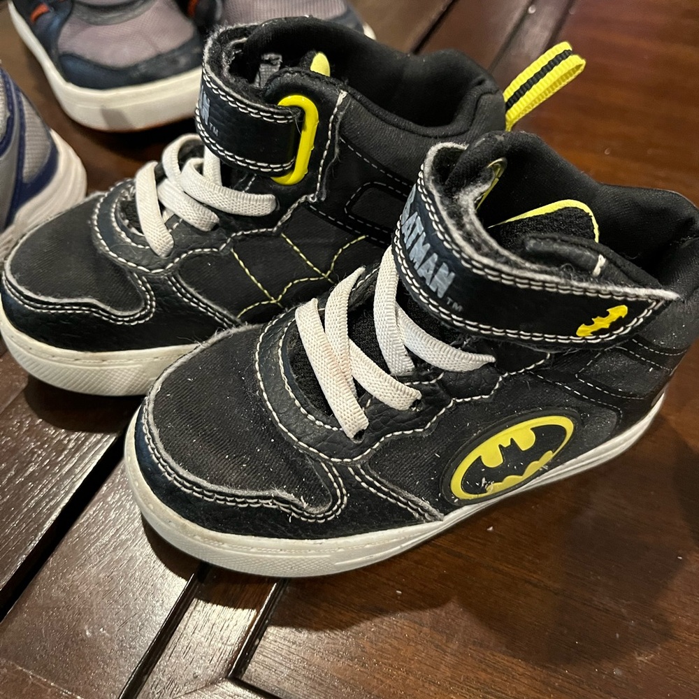 Baby Boys shoes Nike Osh Kosh Batman size 7 sneakers lot Gym Shoes 3 pr sneakers - Picture 4 of 11